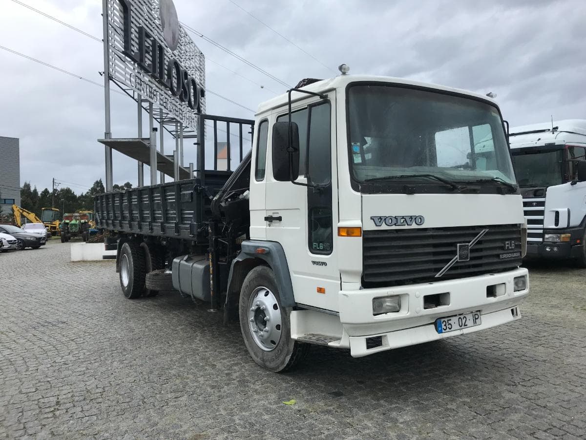 Volvo FL6 Basculante e Grua · Ano 1997 — imagem 1