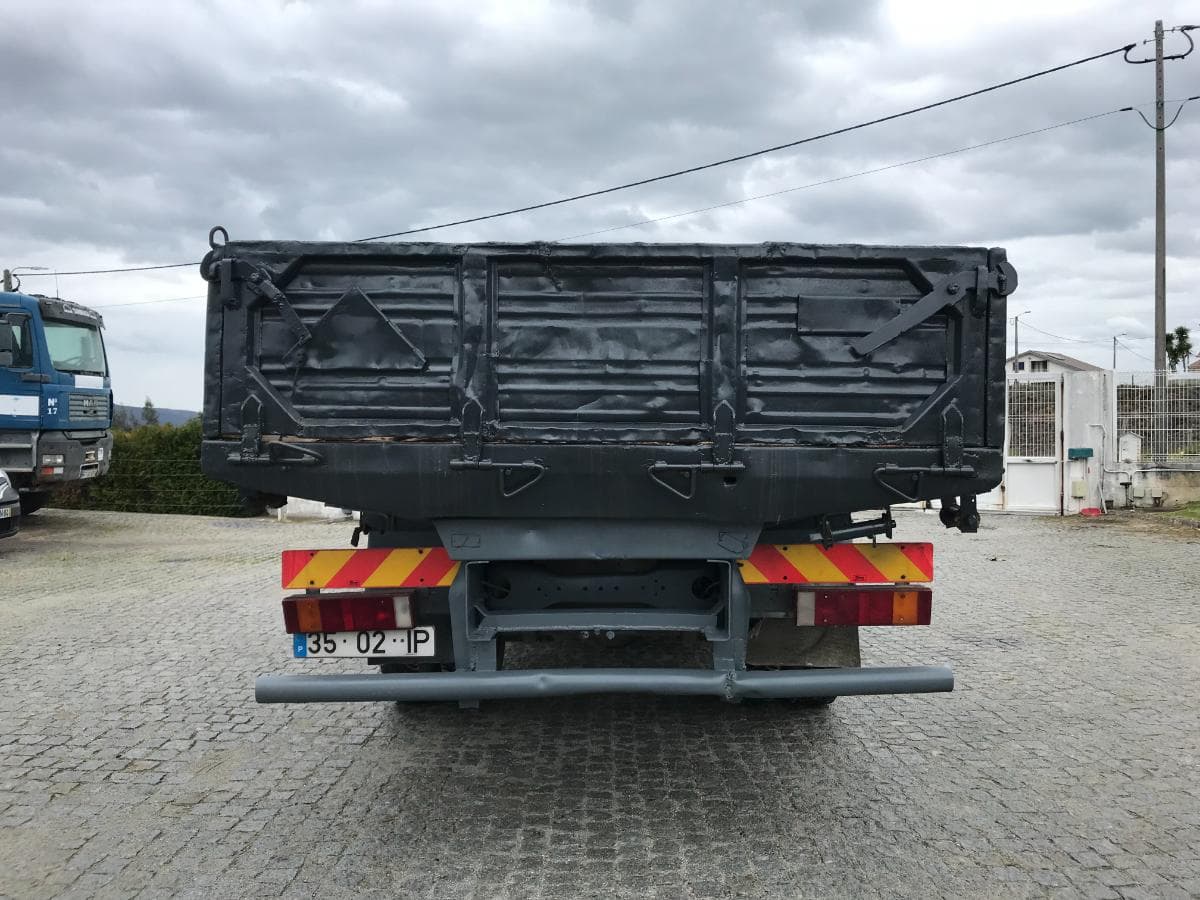 Volvo FL6 Basculante e Grua · Ano 1997 — imagem 8