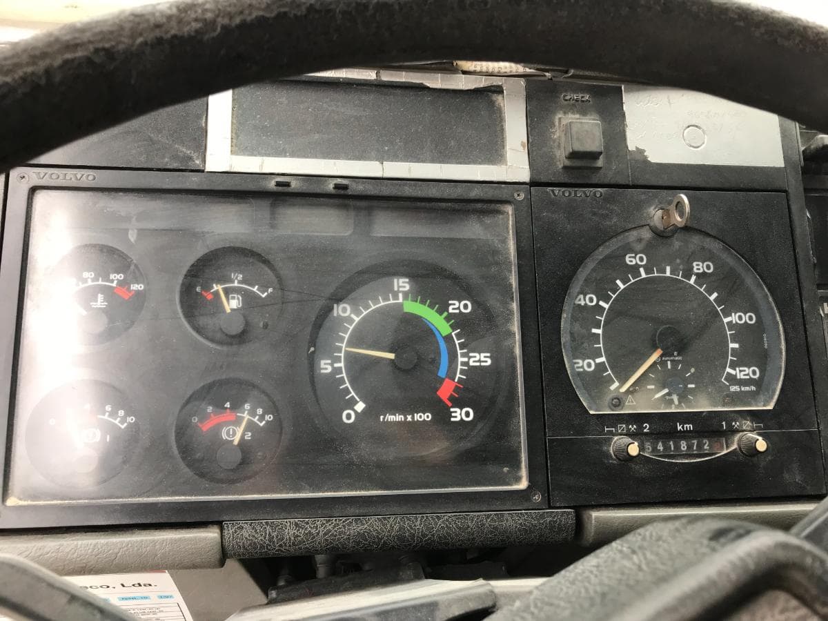 Volvo FL6 Basculante e Grua · Ano 1997 — imagem 20