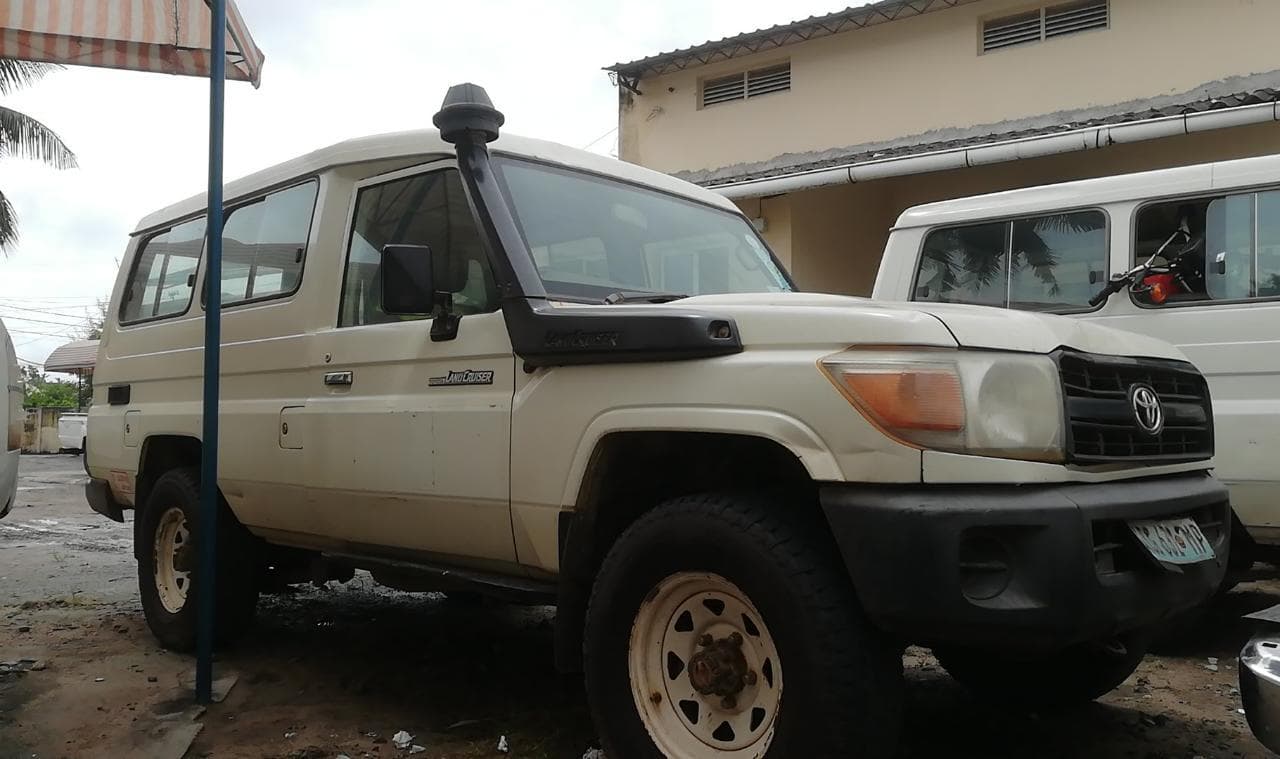 Toyota Land Cruiser Hard Top · — image 3
