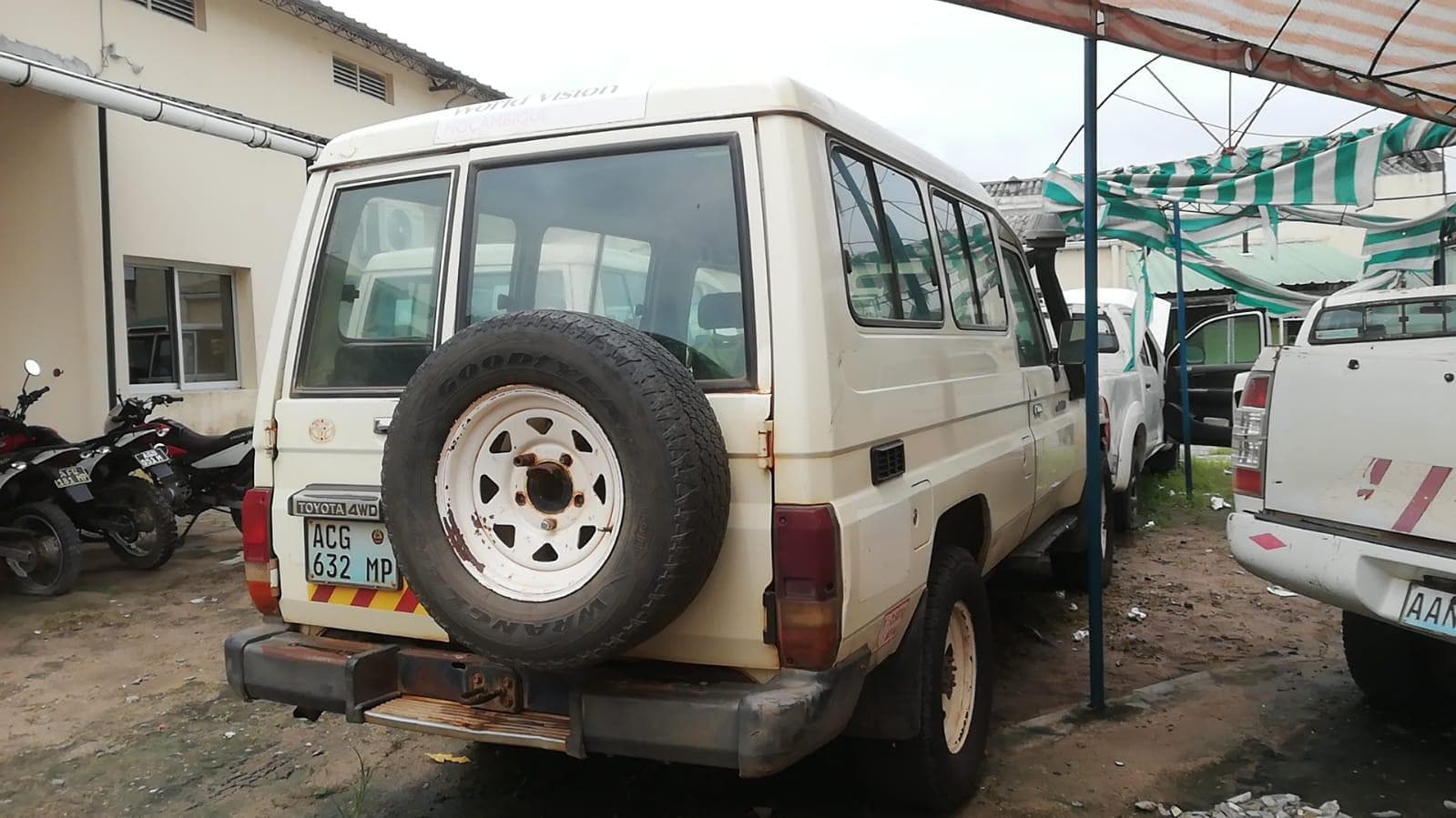 Toyota Land Cruiser Hard Top · — image 4