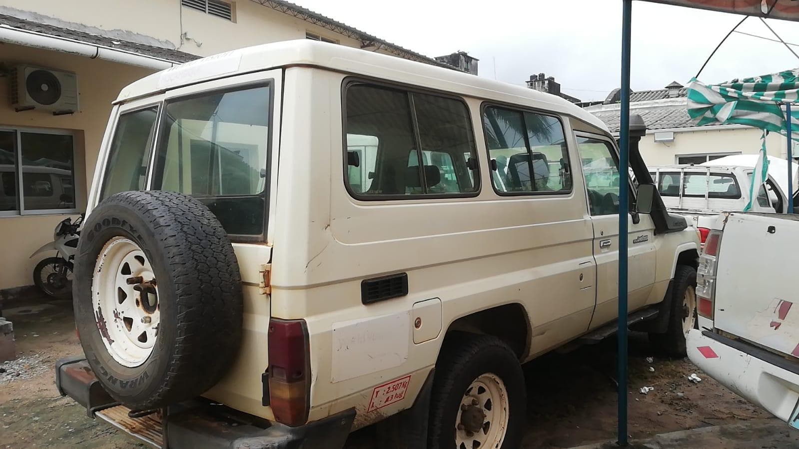 Toyota Land Cruiser Hard Top · — image 5