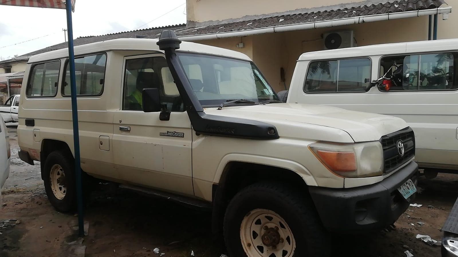 Toyota Land Cruiser Hard Top · — image 1