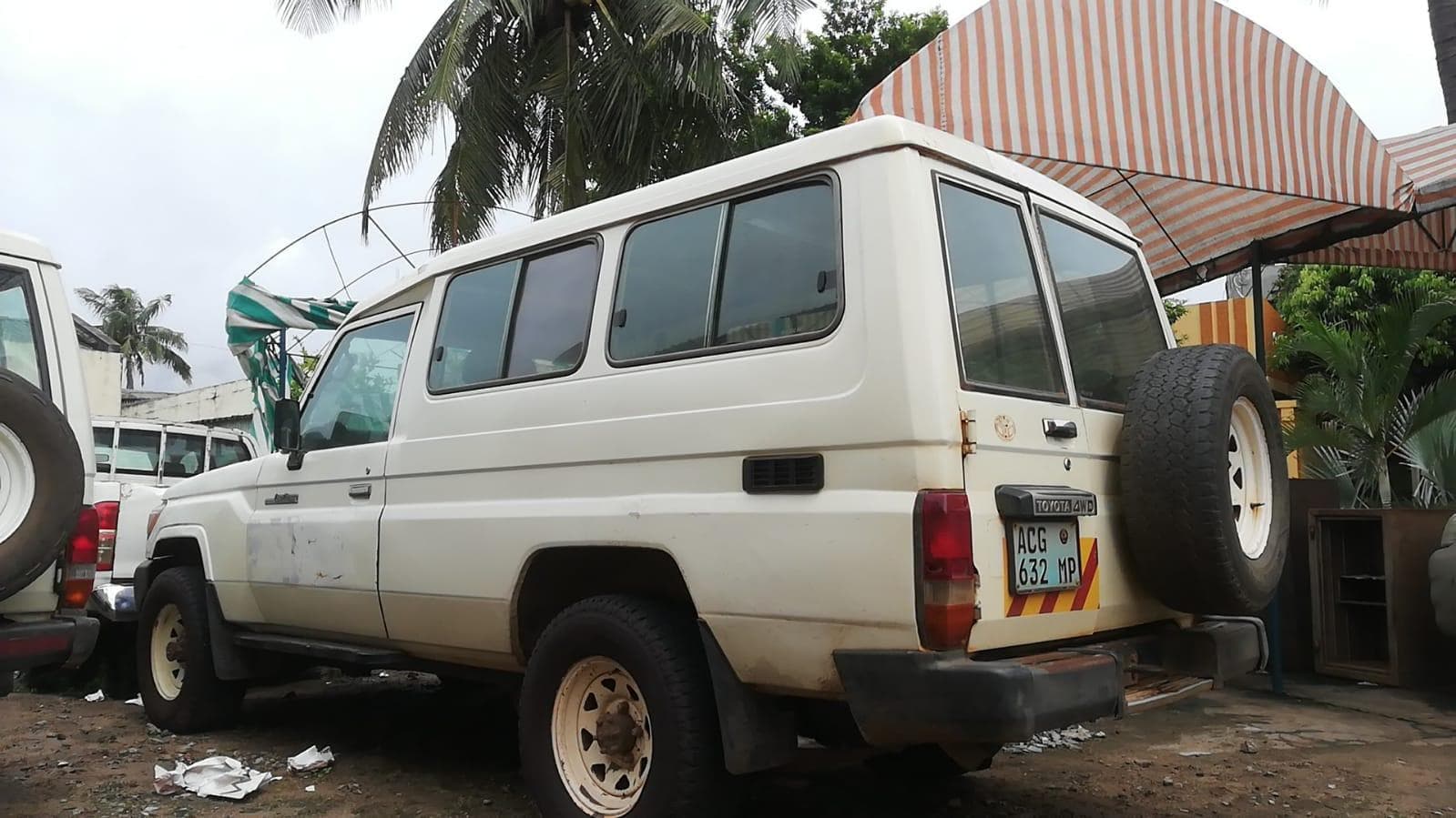 Toyota Land Cruiser Hard Top · — image 9