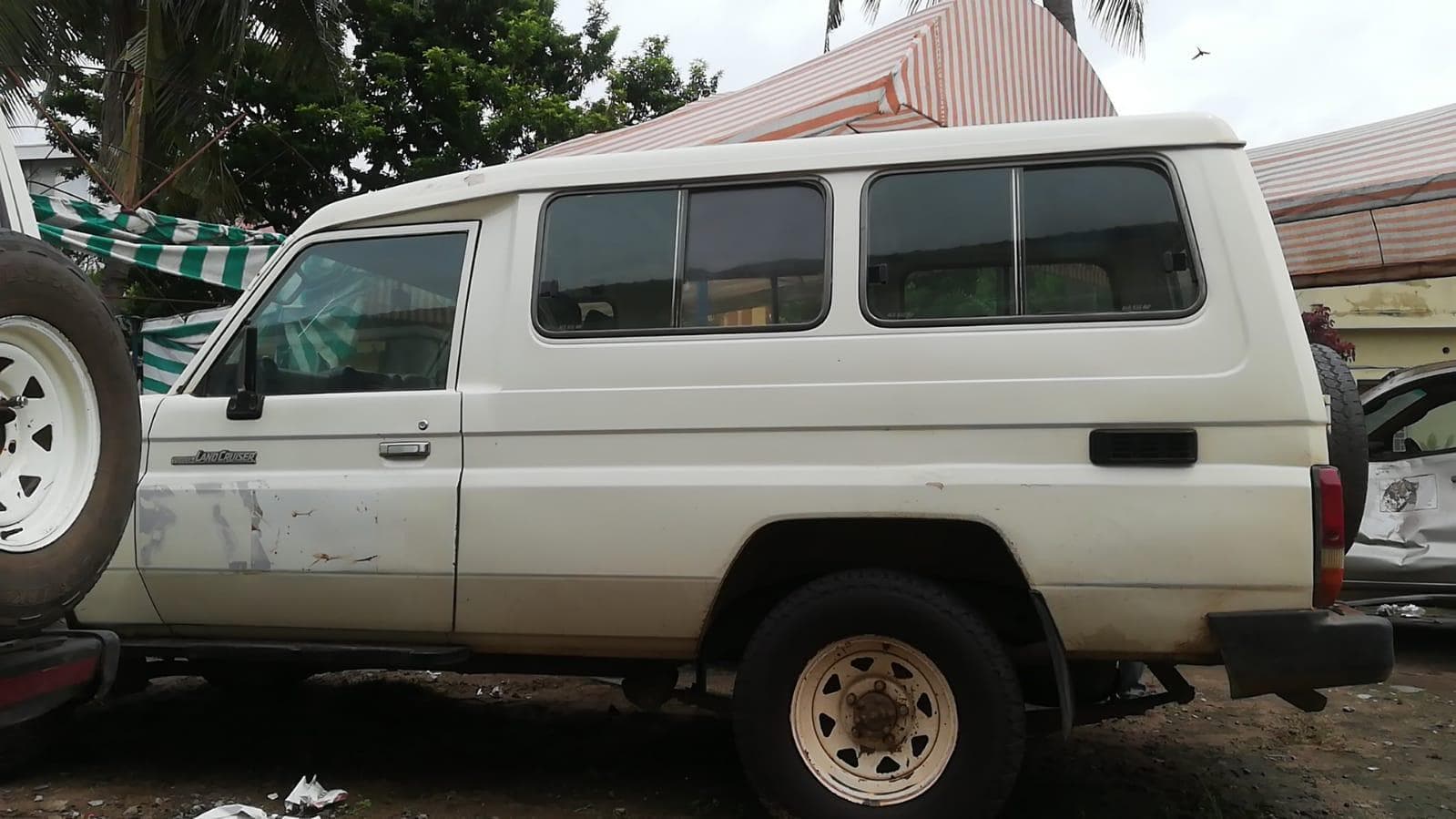Toyota Land Cruiser Hard Top · — image 10