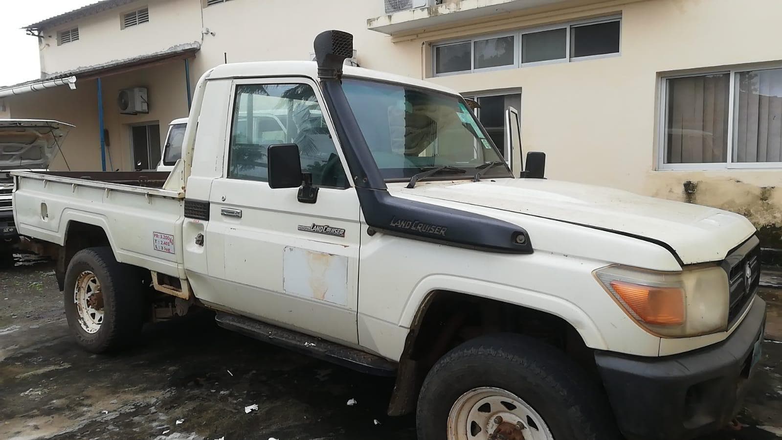 Toyota Land Cruiser Pick Up · — image 4