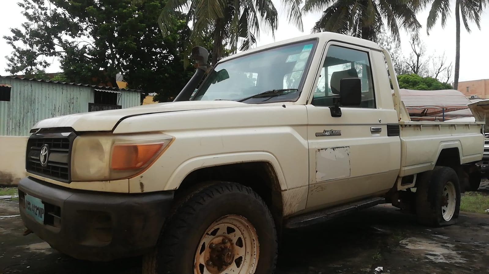 Toyota Land Cruiser Pick Up ·