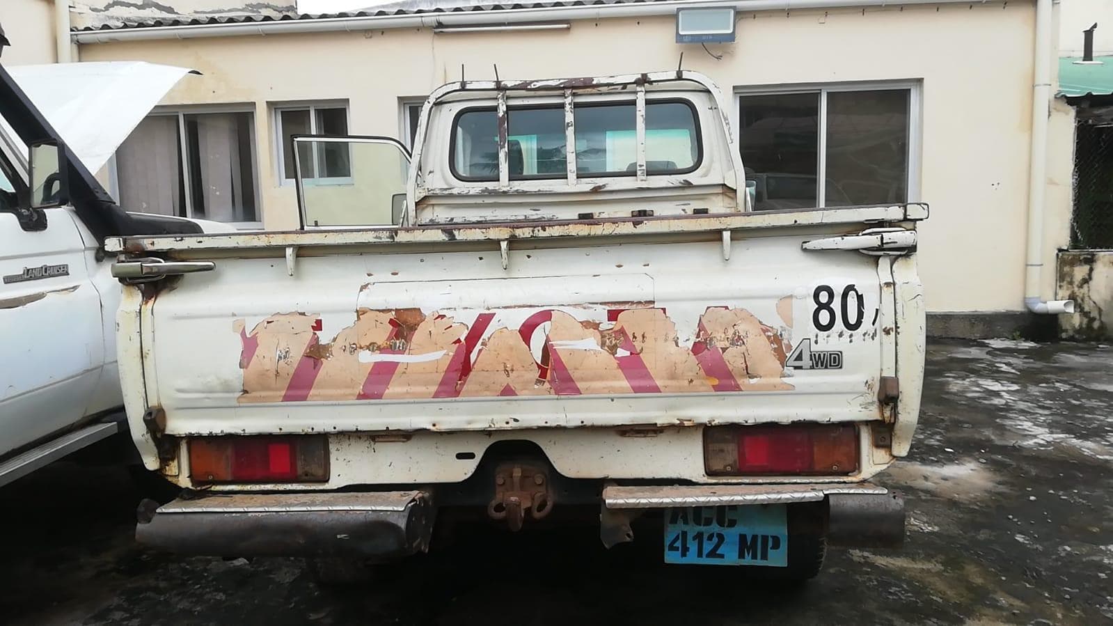 Toyota Land Cruiser Pick Up · — image 10