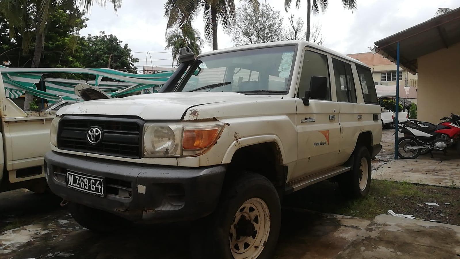 Toyota Land Cruiser ·
