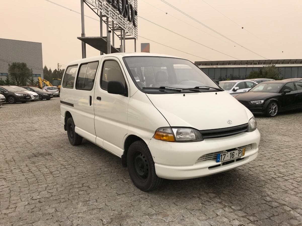 Toyota Hiace 2.4D · Ano 2000 — imagem 1