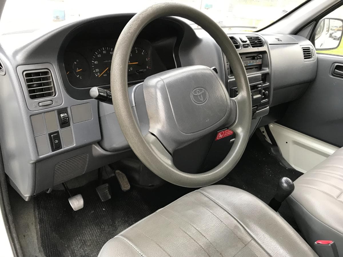 Toyota Hiace 2.4D · Ano 2000 — imagem 18