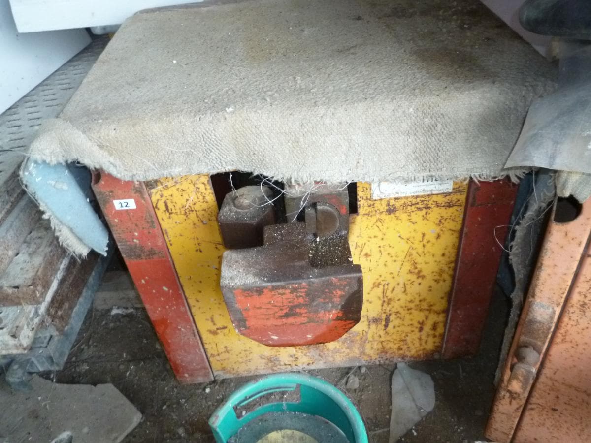 Máquinas de cortar e dobrar + Grueta — imagen 2