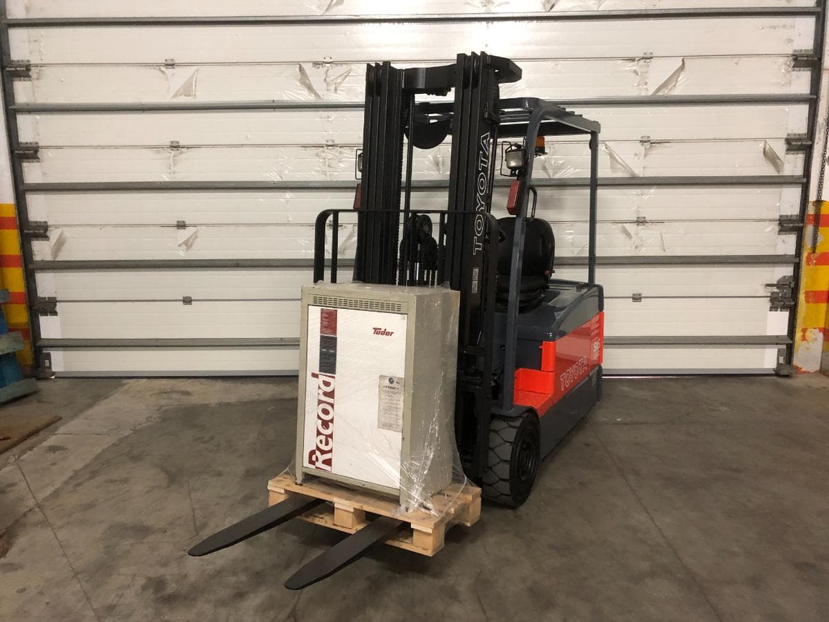 Empilhador Elétrico Toyota 1600 KG — imagen 1