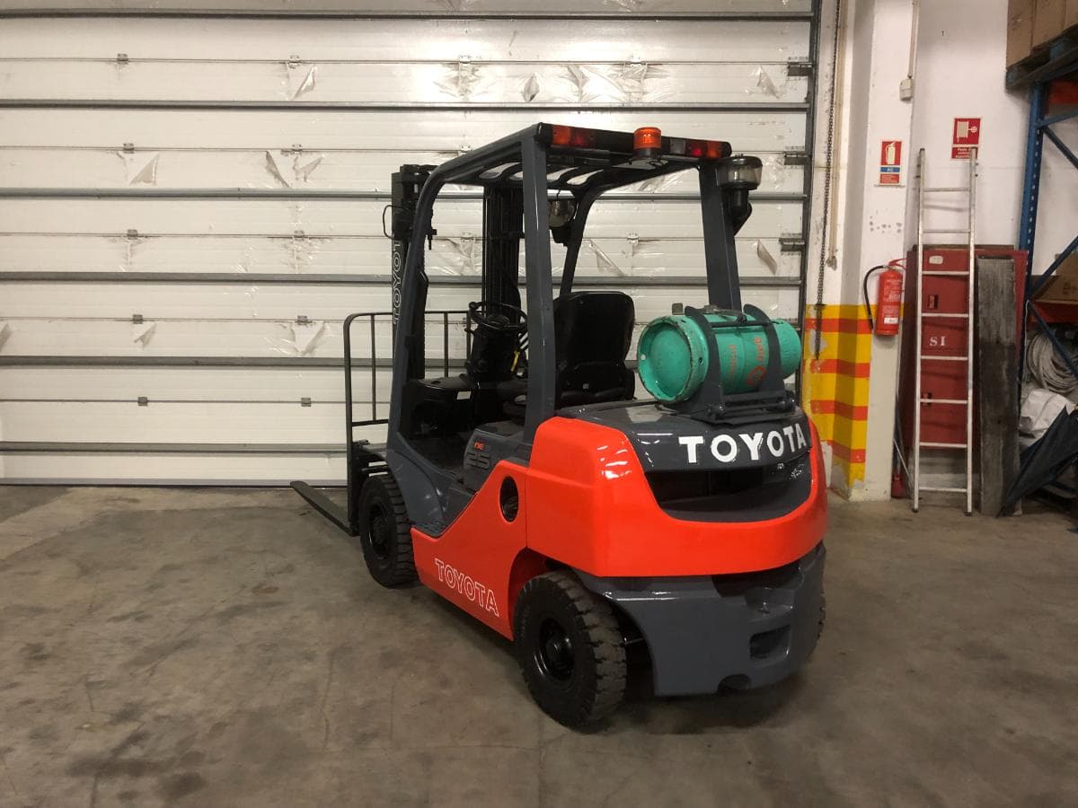 Empilhador Toyota 2500 KG · Gás — imagen 4