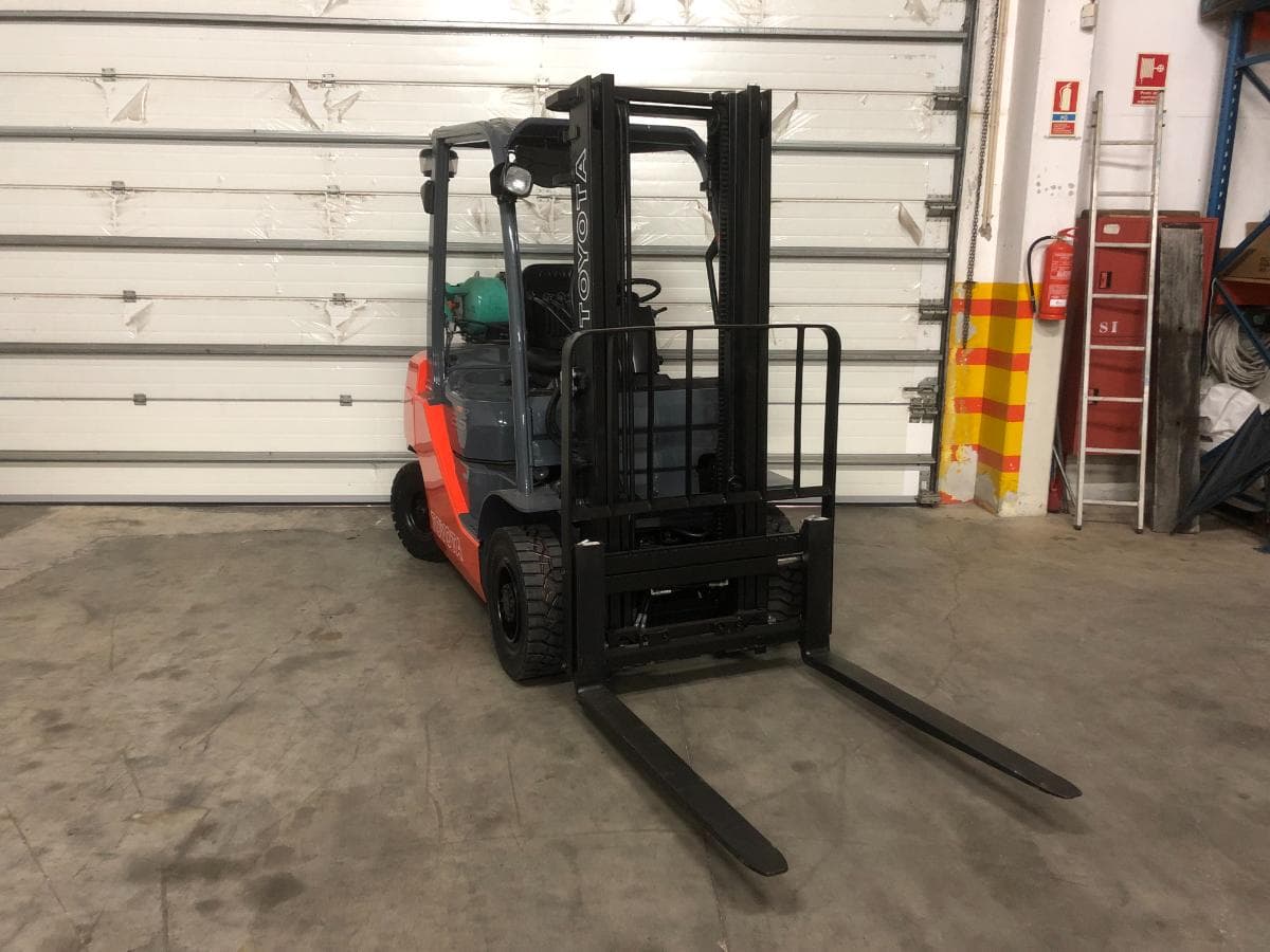 Empilhador Toyota 2500 KG · Gás — imagen 2