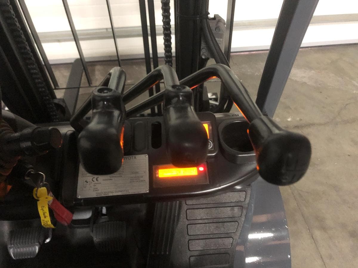 Empilhador Toyota 2500 KG · Gás — imagen 7
