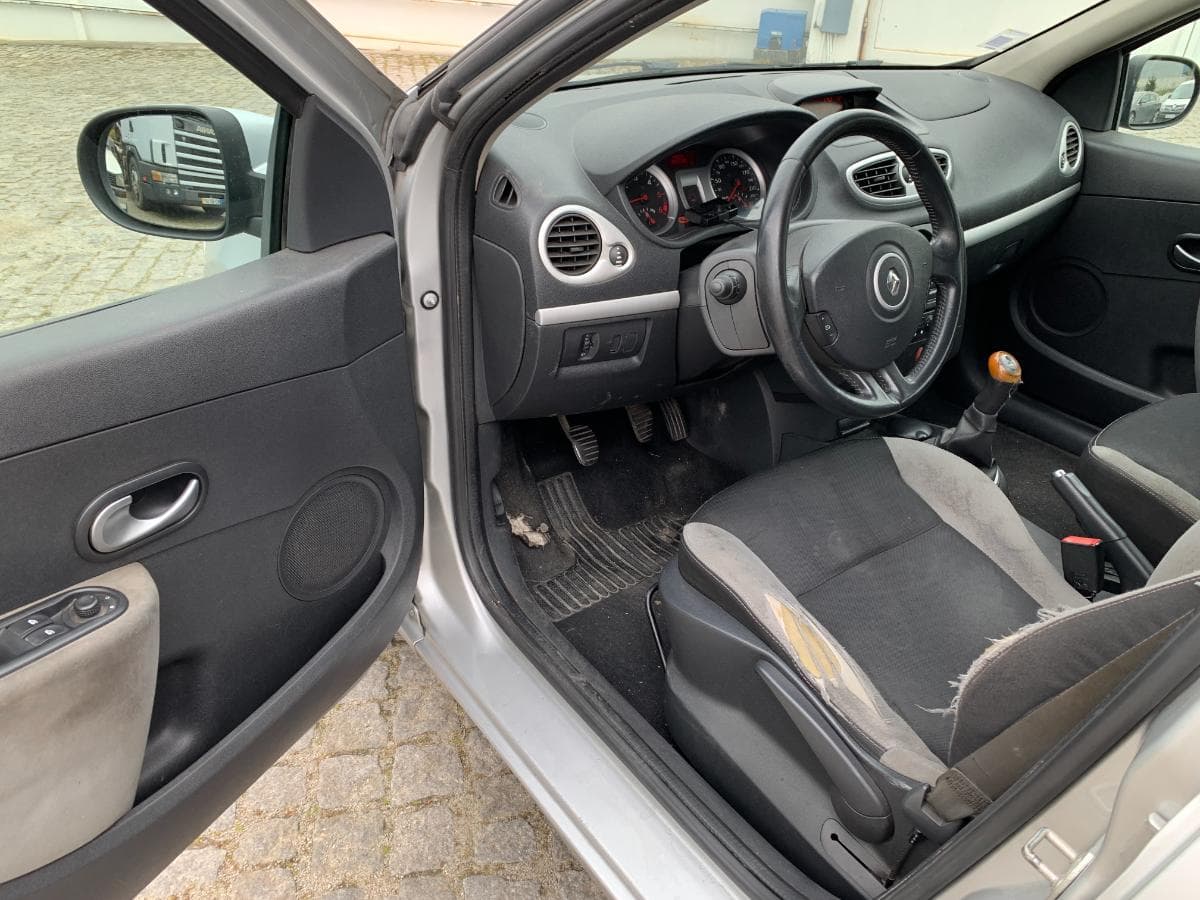 Renault Clio 1.5 DCI · Ano 2012 — imagem 15