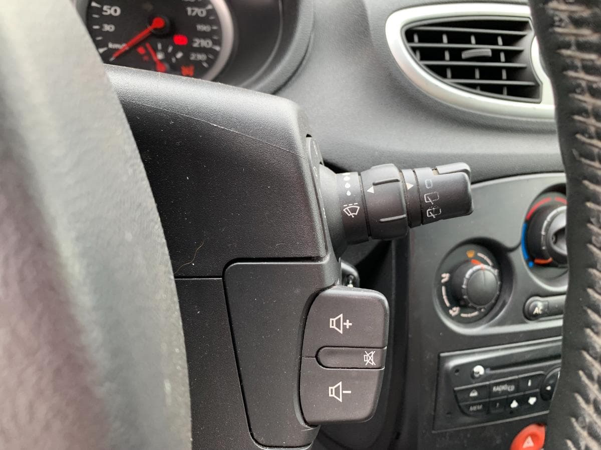 Renault Clio 1.5 DCI · Ano 2012 — imagem 17