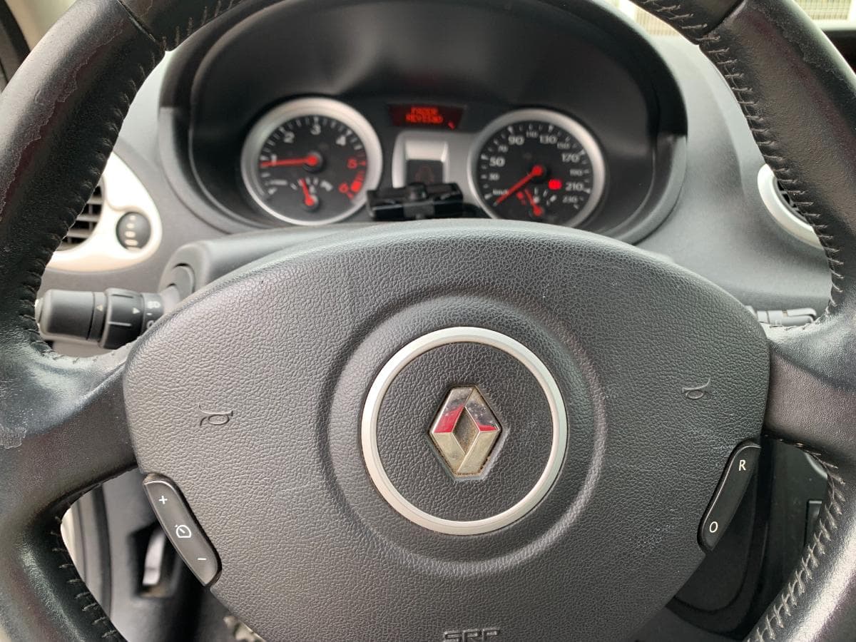 Renault Clio 1.5 DCI · Ano 2012 — imagem 18