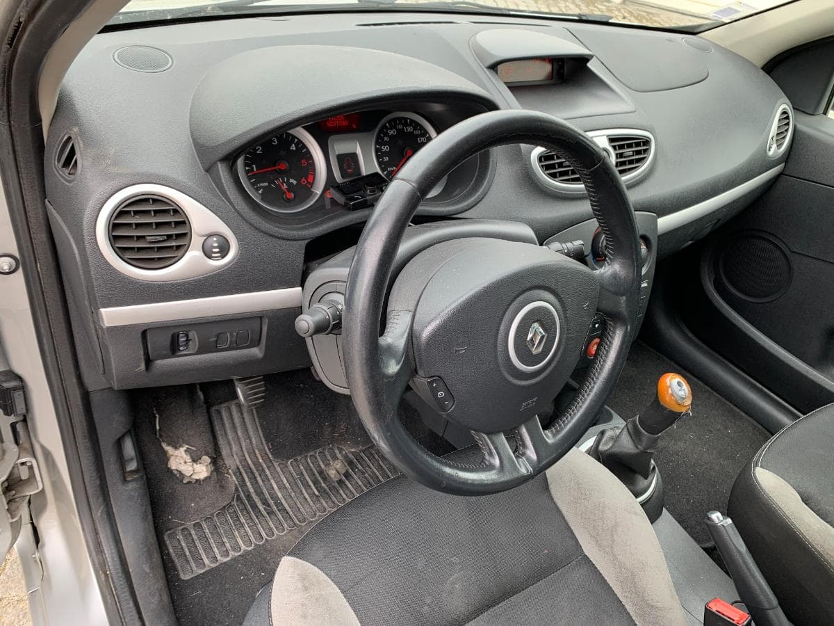 Renault Clio 1.5 DCI · Ano 2012 — imagem 22