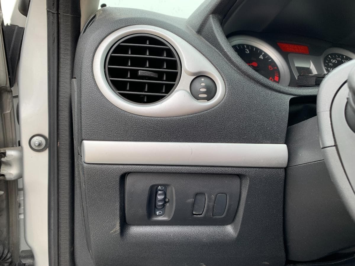 Renault Clio 1.5 DCI · Ano 2012 — imagem 24