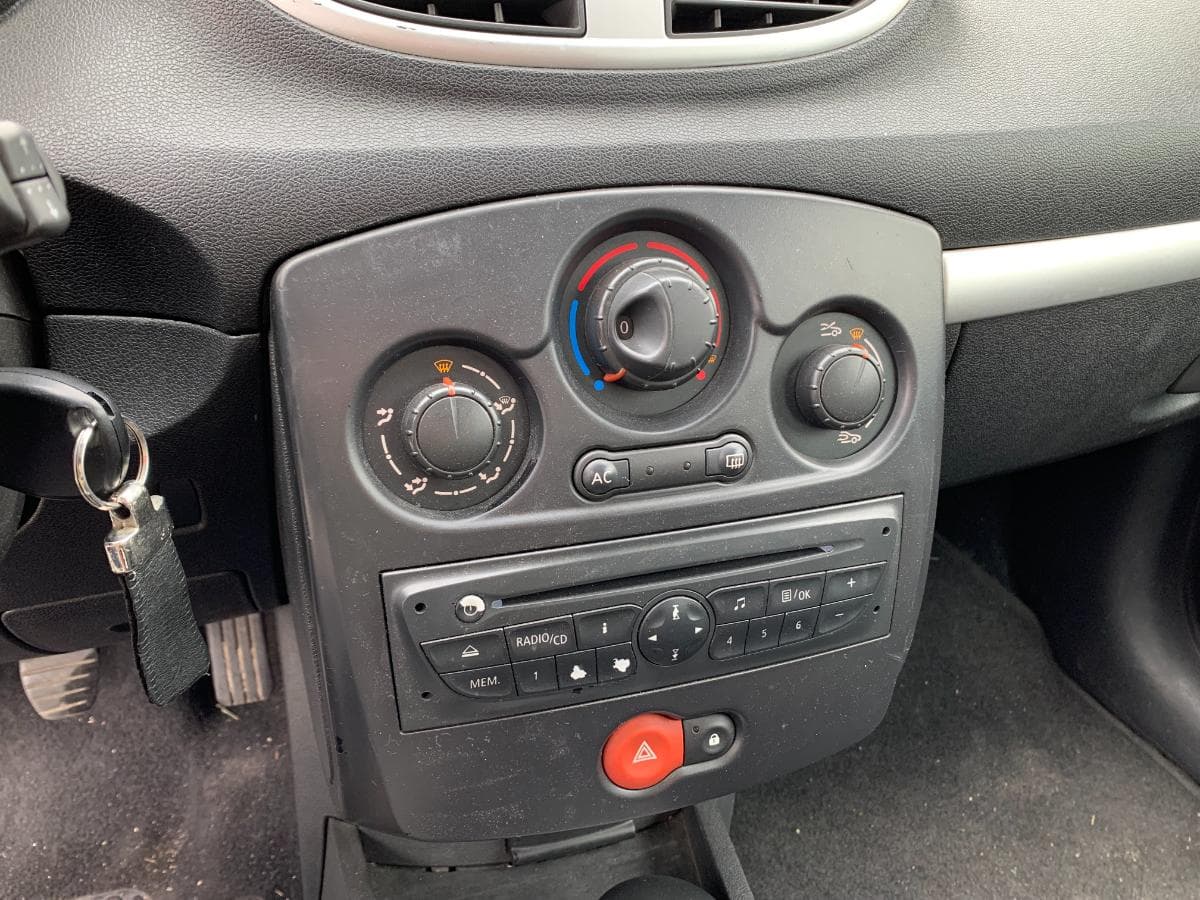 Renault Clio 1.5 DCI · Ano 2012 — imagem 27