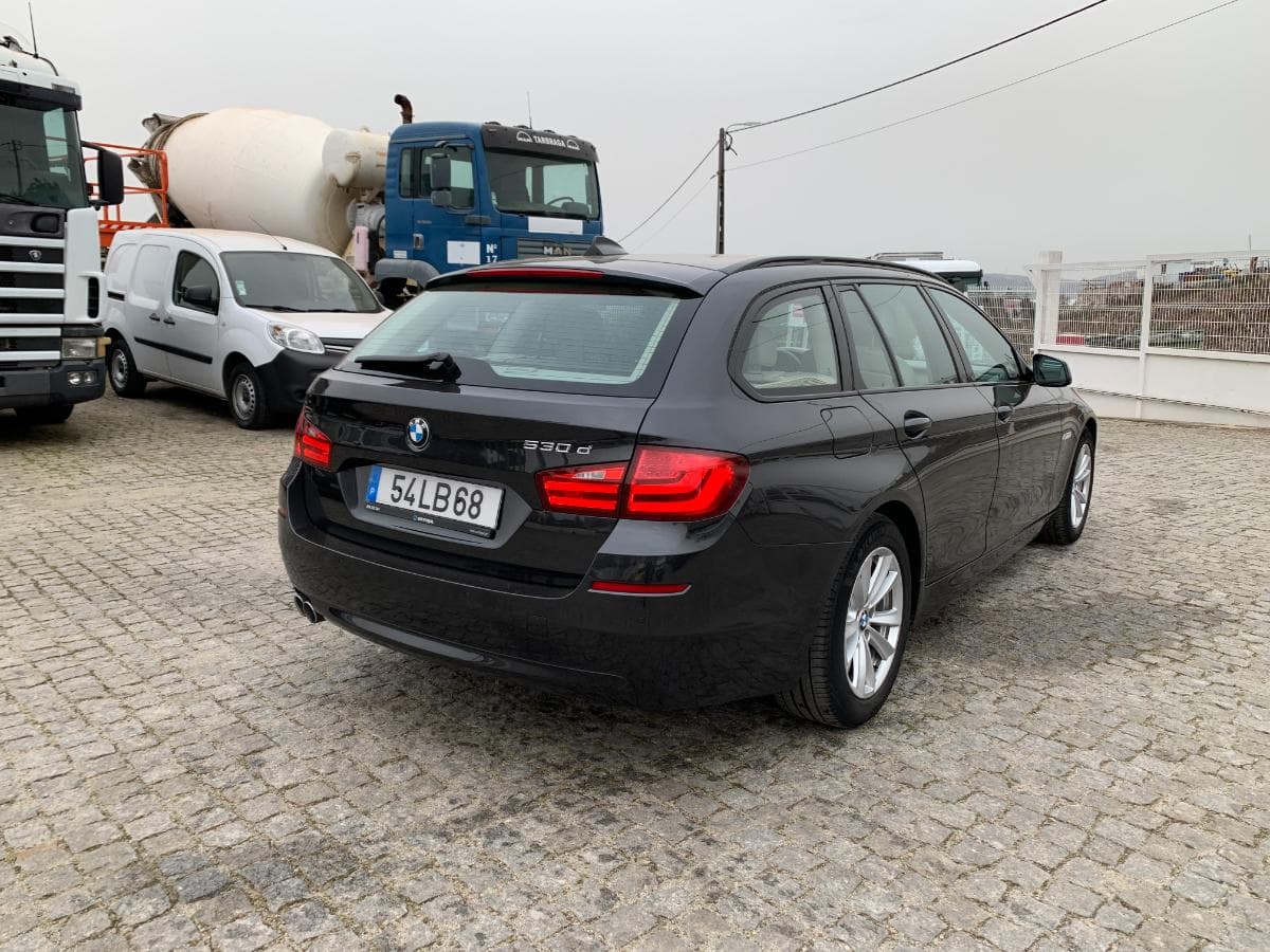 BMW 530D Touring · Ano 2010 — imagem 4