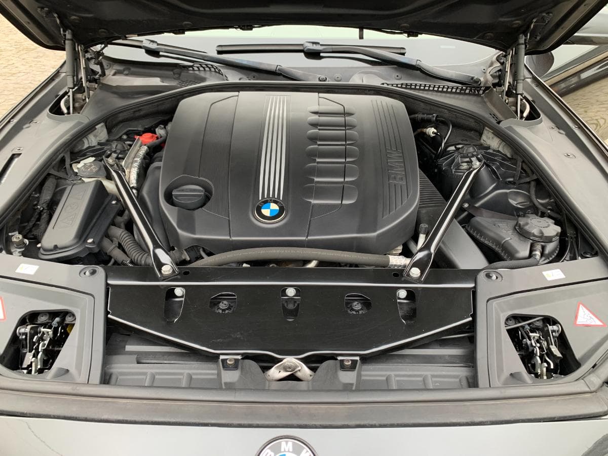 BMW 530D Touring · Ano 2010 — imagem 13