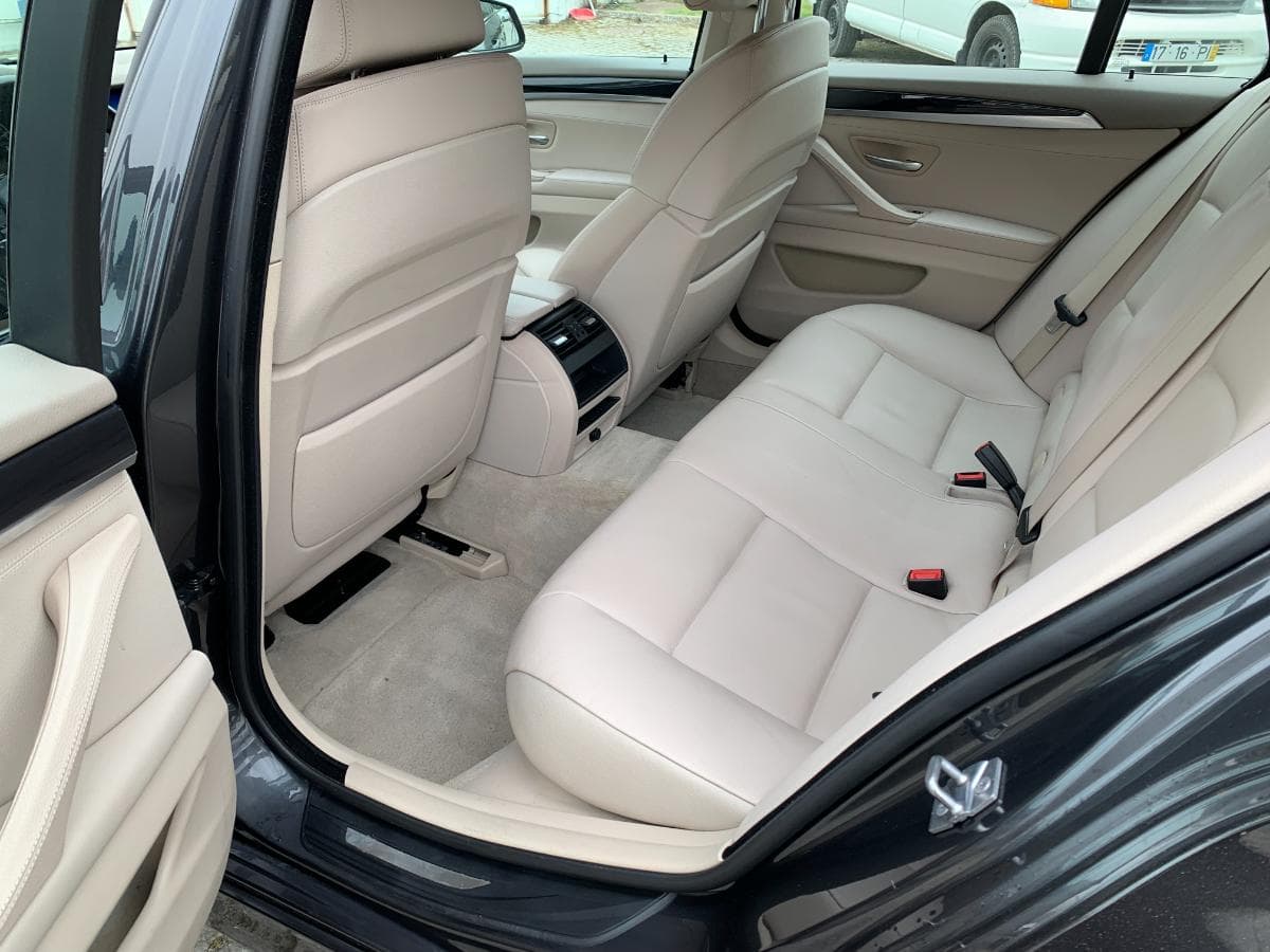BMW 530D Touring · Ano 2010 — imagem 17