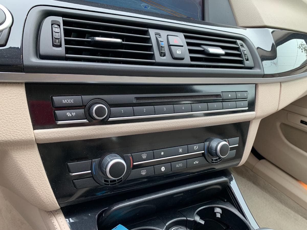 BMW 530D Touring · Ano 2010 — imagem 18