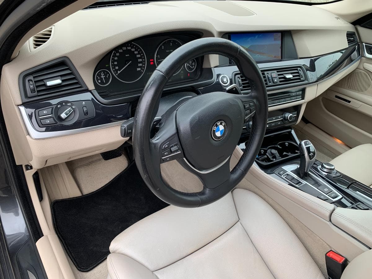 BMW 530D Touring · Ano 2010 — imagem 19