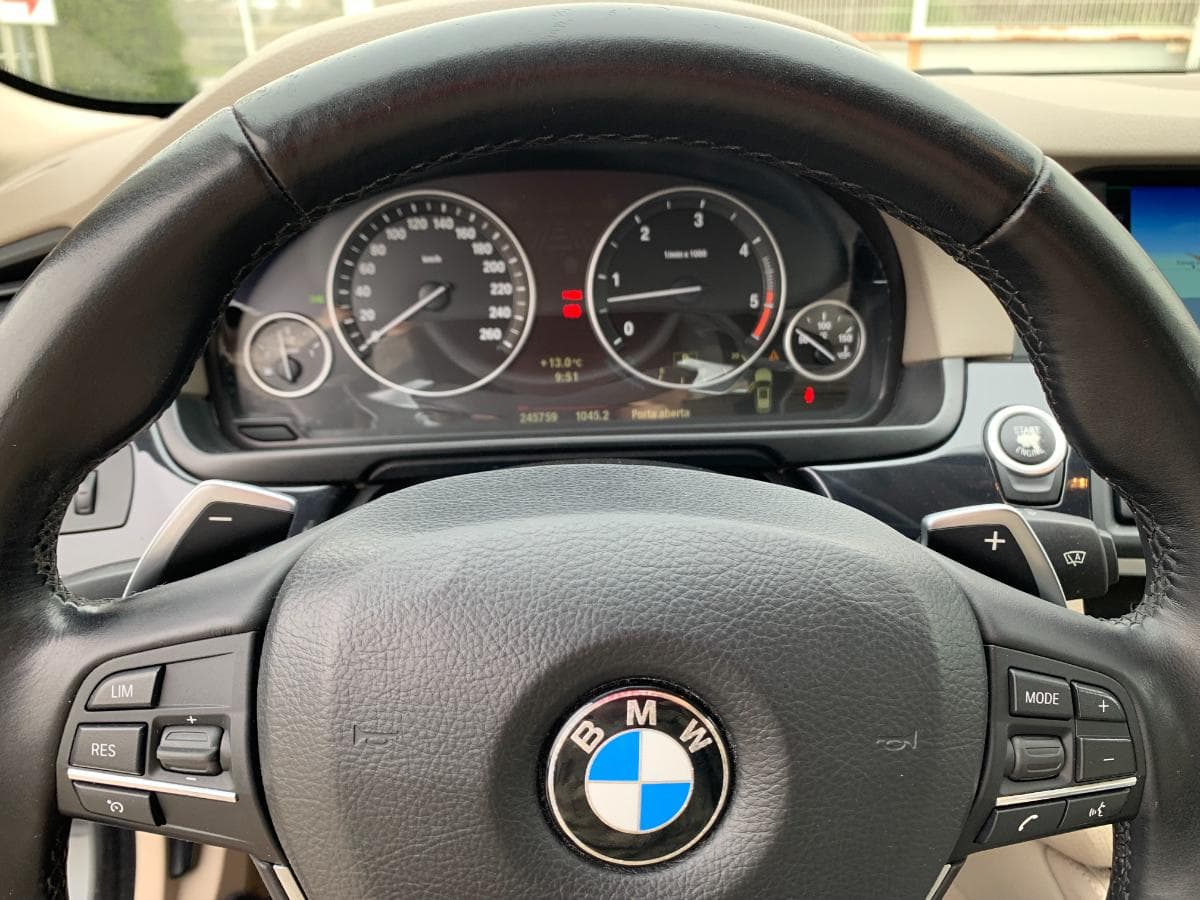 BMW 530D Touring · Ano 2010 — imagem 29