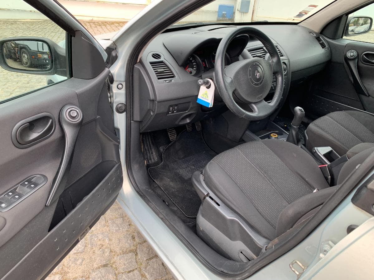 Renault Mégane 1.5 DCI · Ano 2004 — imagem 16