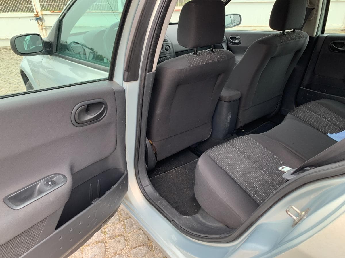 Renault Mégane 1.5 DCI · Ano 2004 — imagem 17