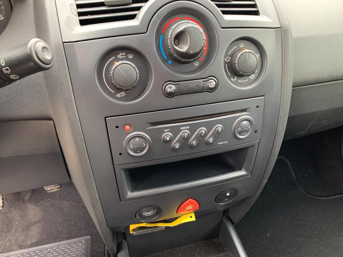 Renault Mégane 1.5 DCI · Ano 2004 — imagem 23