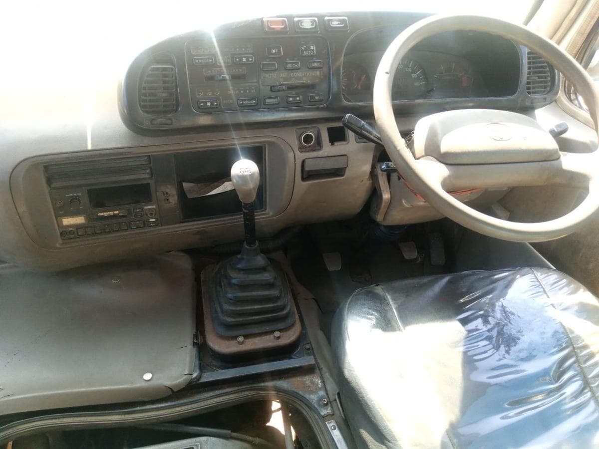 Toyota Coaster · — image 5