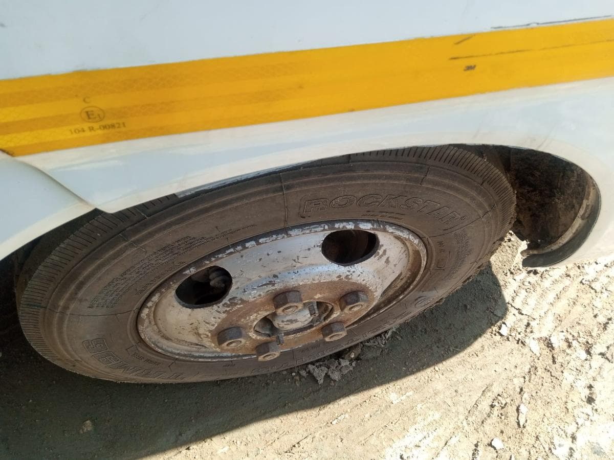 Toyota Coaster · — image 4