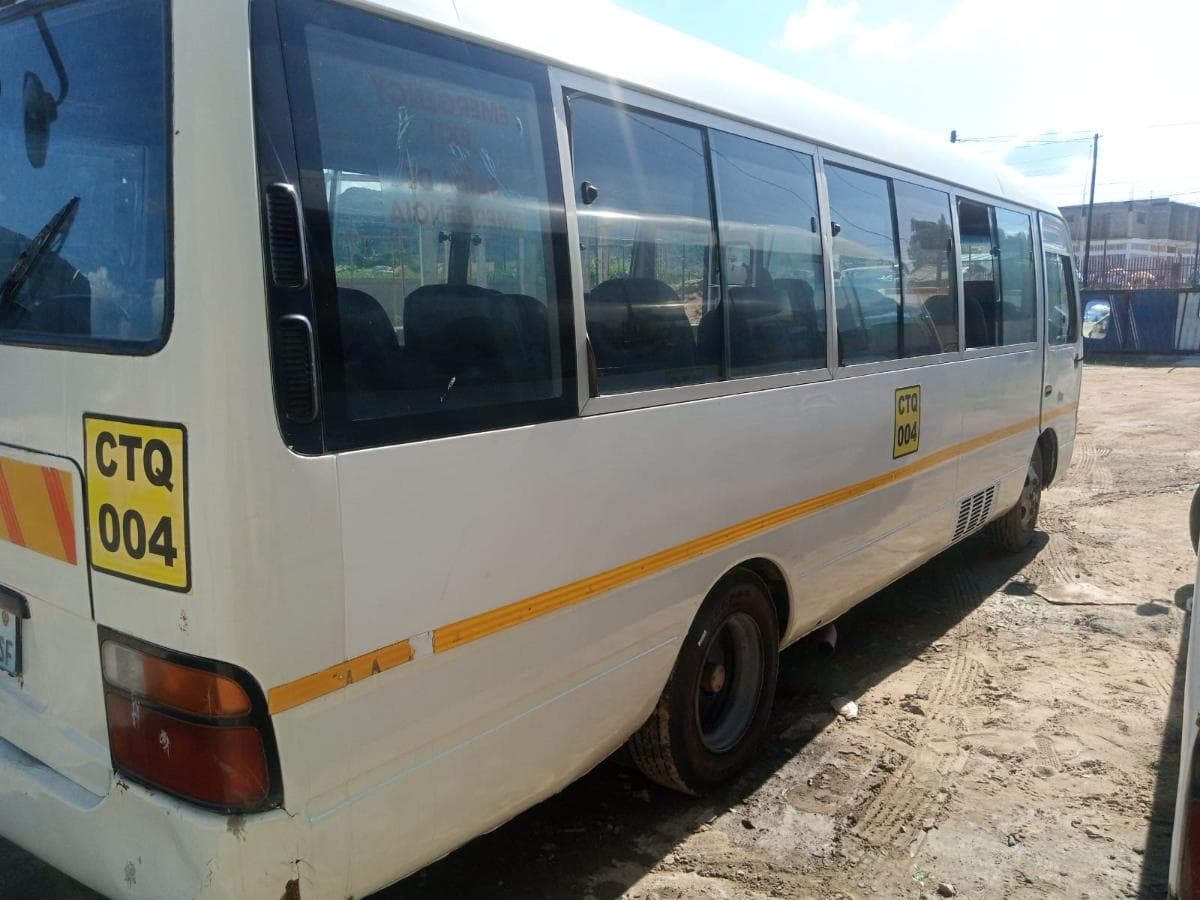 Toyota Coaster · — image 8