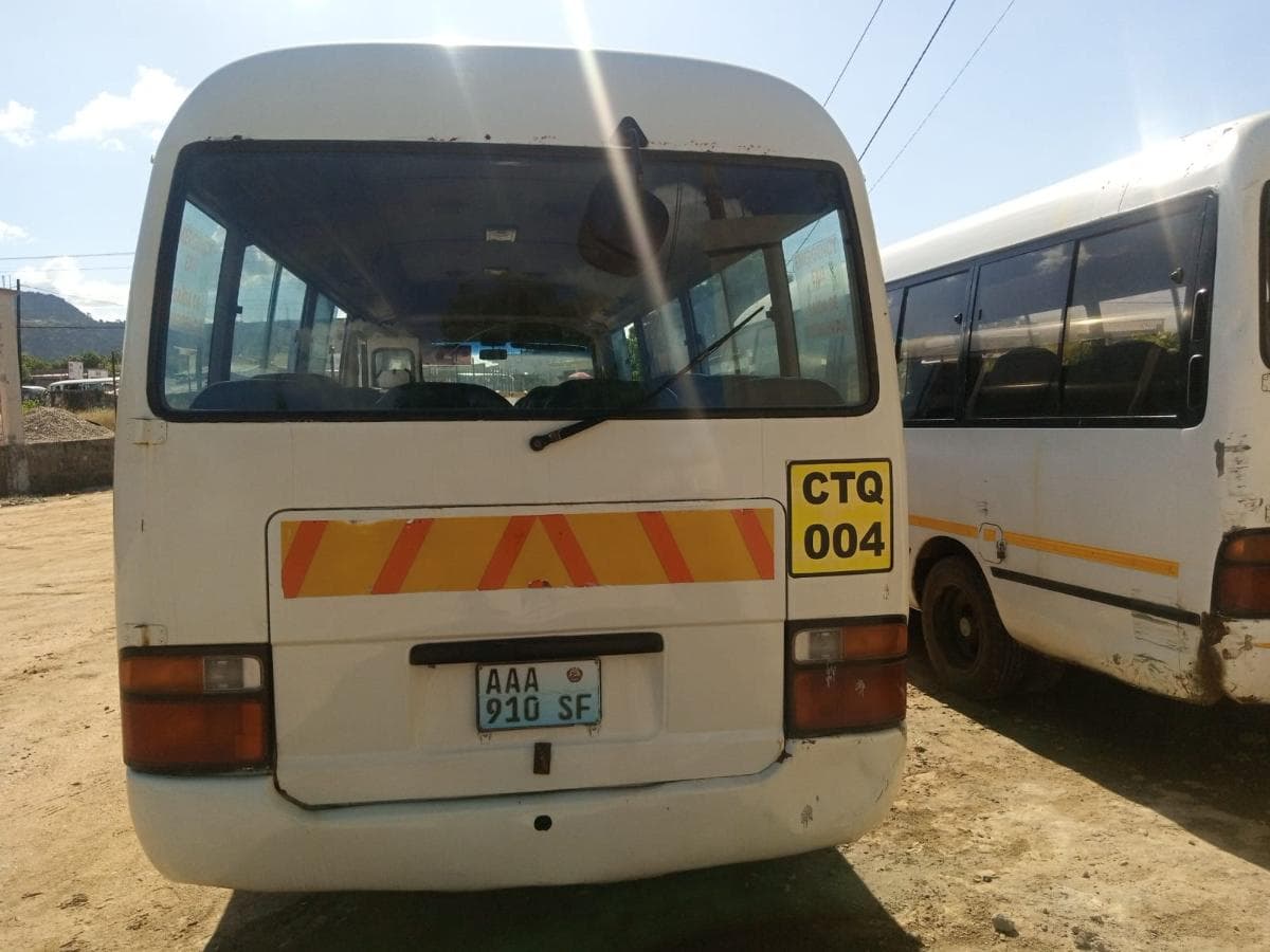 Toyota Coaster · — image 9
