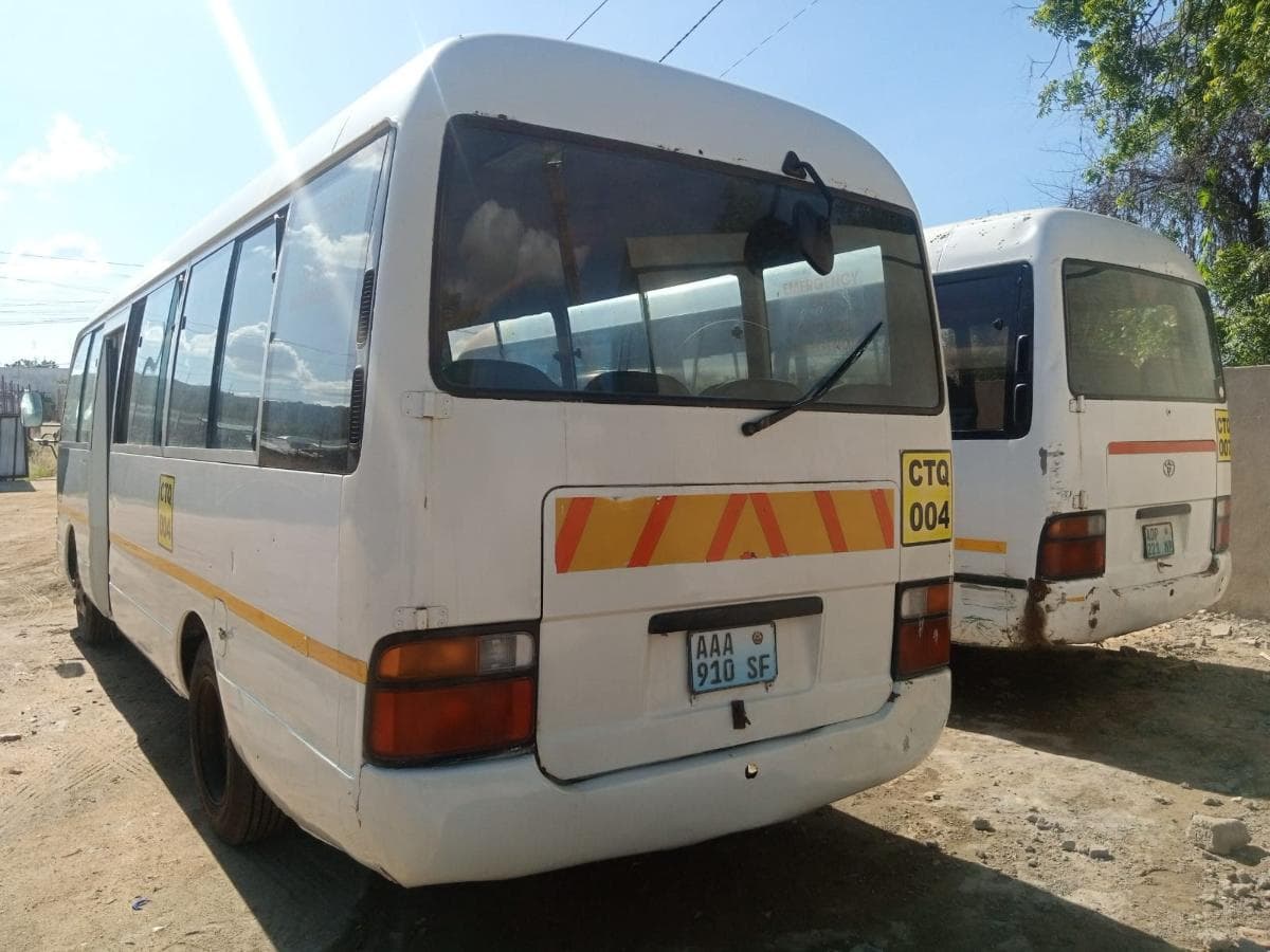 Toyota Coaster · — image 13