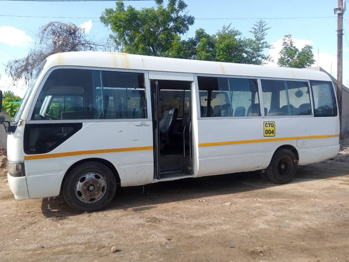 Toyota Coaster · — image 2