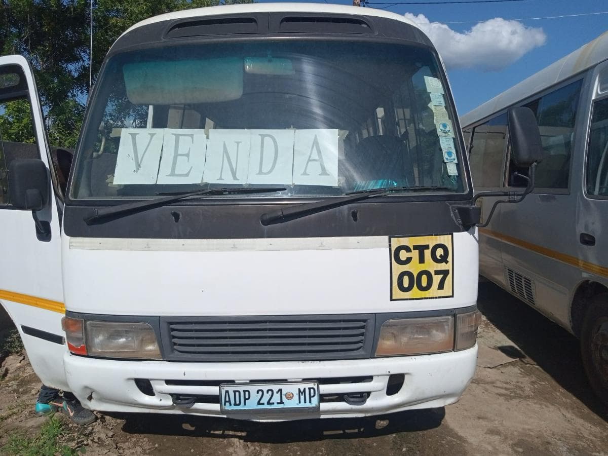 Toyota Coaster · — imagem 2