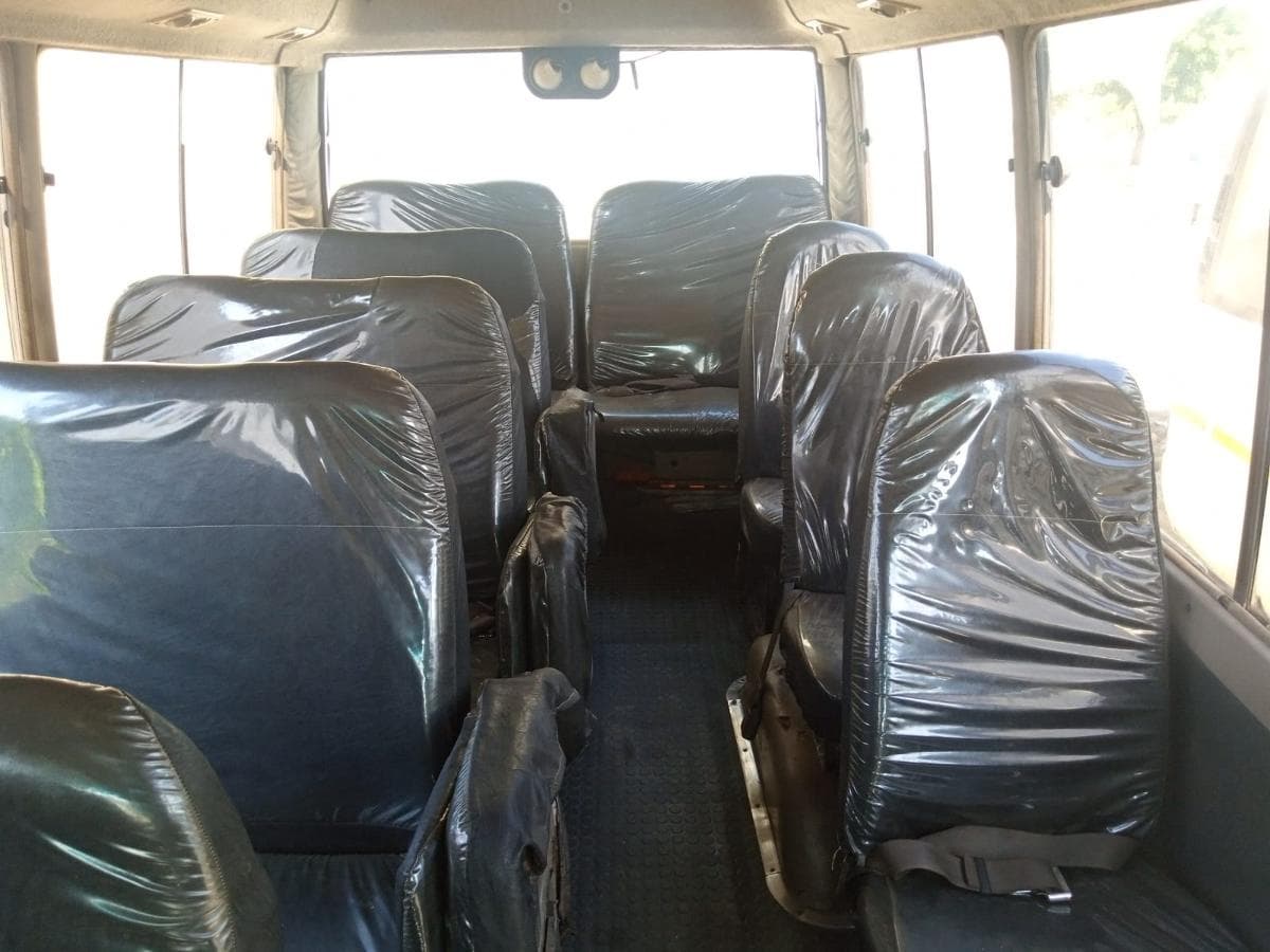 Toyota Coaster · — imagem 7