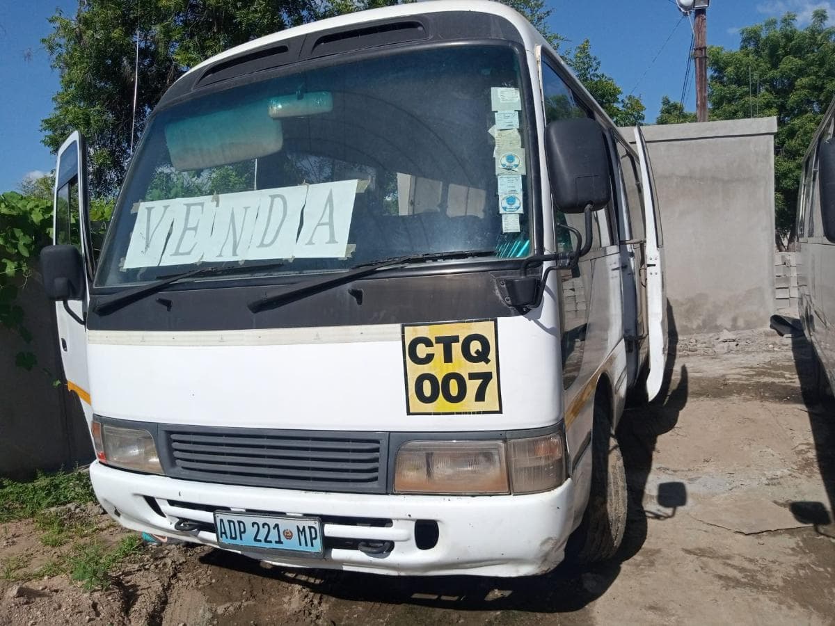 Toyota Coaster · — imagem 1
