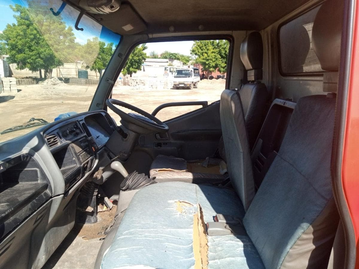 Mitsubishi Canter · — imagem 10