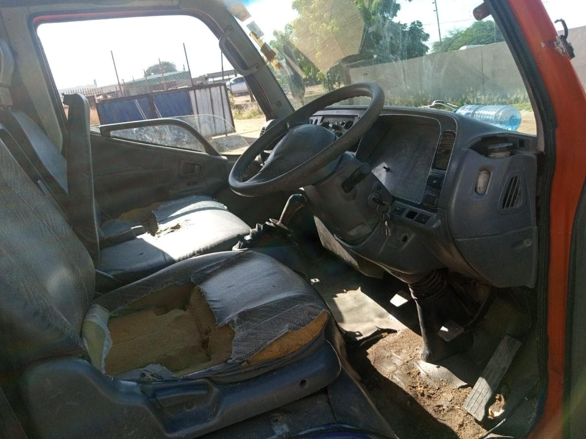 Mitsubishi Canter · — imagem 13