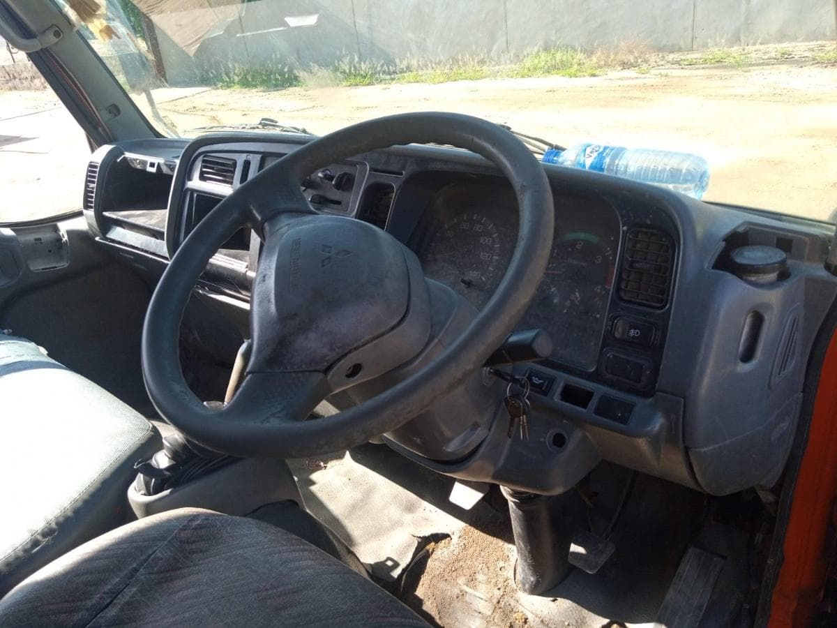 Mitsubishi Canter · — imagem 15