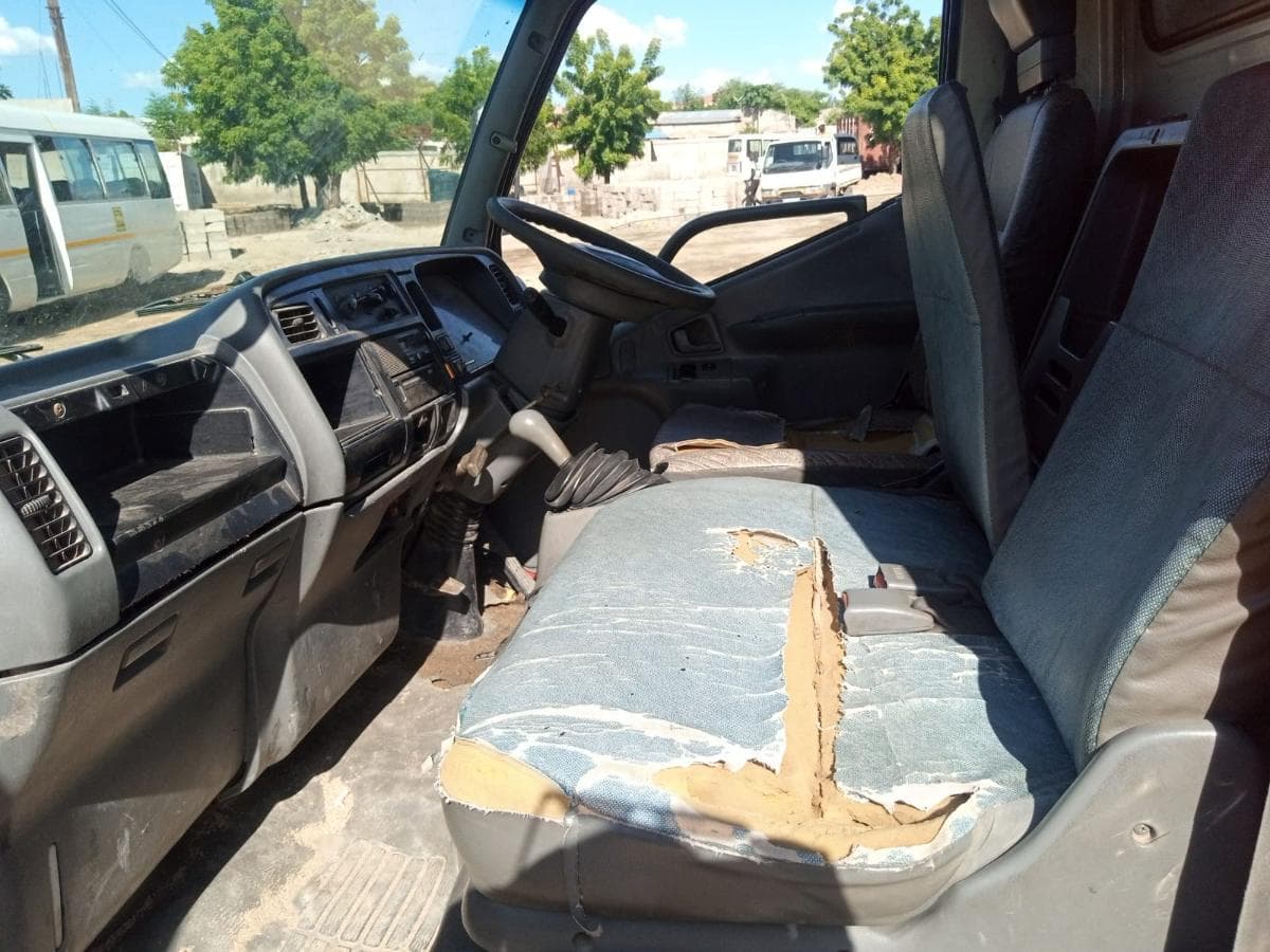 Mitsubishi Canter · — imagem 17