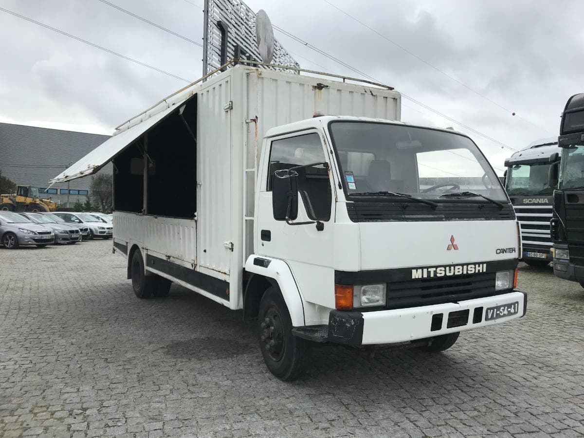 Mitsubishi Canter FH 100 · Com Porta Lateral · Ano 1990 — imagen 7