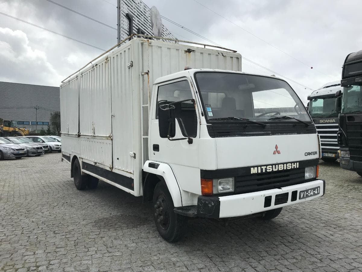 Mitsubishi Canter FH 100 · Com Porta Lateral · Ano 1990 — imagen 1